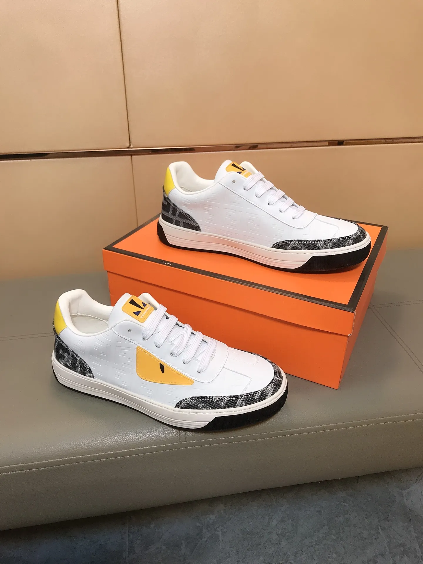 Ex-factory price 400 👟👟💎Fendi [Fendi] men's new high-top casual shoes are on the market 🔥The shoe body is made of brand-specific embossed leather, sheepskin lining, breathable and does not cover the feet! Fashionable casual shoes 🙈Non-slip and wear-resistant outsole👣 Standard size 38-44